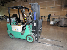 Mitsubishi 5000 pound fork lift truck