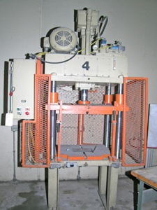 Denison DCT-25, 25 ton hydraulic trim press for diecastings